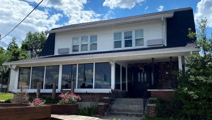 Twin Lakes Creamery, Grill & Inn
