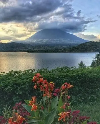 Twin Lakes Lodge