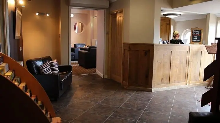 Twin Oaks Hotel - Lobi