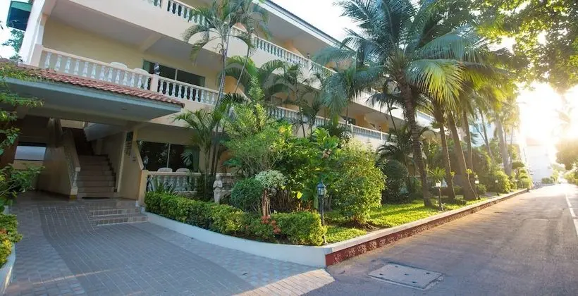 Twin Palms Resort