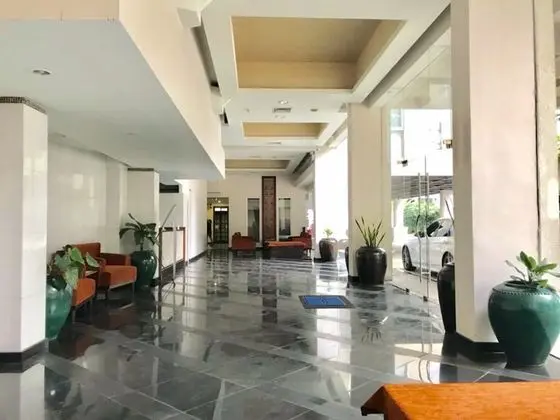 Twin Peaks Sukhumvit Suites - Lobi