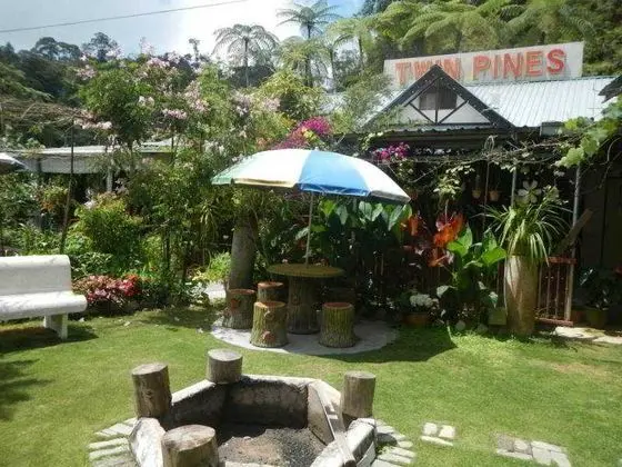 Twin Pines Guesthouse