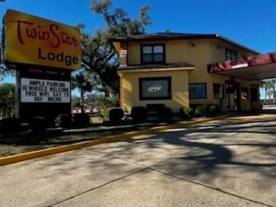 Twin Star Lodge
