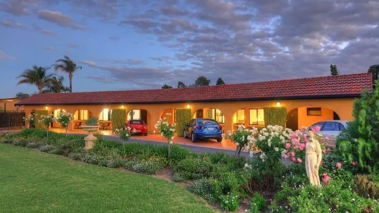 Twin Swans Motel - Dış Mekanlar