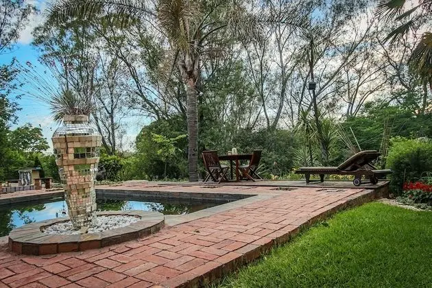 Twin Waters Guest House - Havuz
