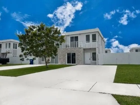 The Twin White House - Summer Promotion New & Luxurious 100% Hurricane Proof near MIA Airport