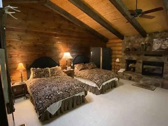 Two Bear Lodge on Lost Land Lake - Oda