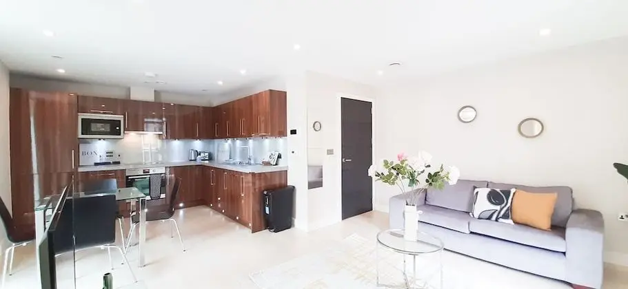 Two Bed Serviced Apt in Old Street