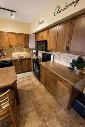 Two Bed Two Bath Corner Unit #432 - Mutfak