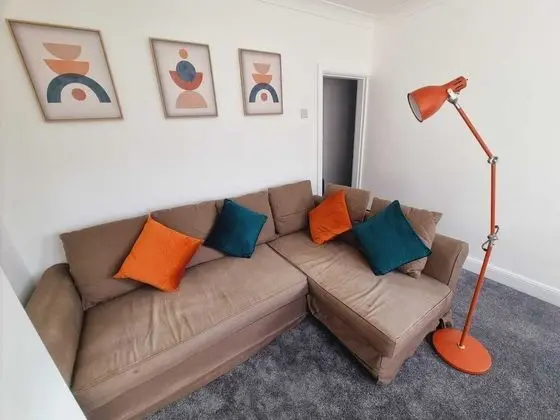 Two Bedroom Apartment in Dartford - Oda Düzeni