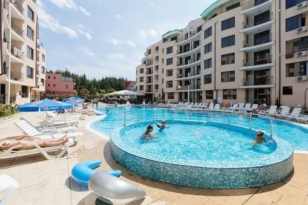 Two Bedroom Apartment with Kitchen & Balcony - Havuz