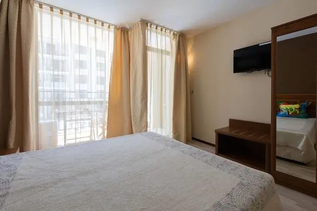 Two Bedroom Apartment with Kitchen & Balcony - Oda