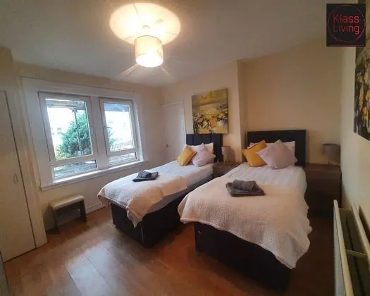 Two Bedroom Apartment by Klass Living Serviced Accommodation Airdrie - Nicol Apartment With WiFi & Parking - Oda