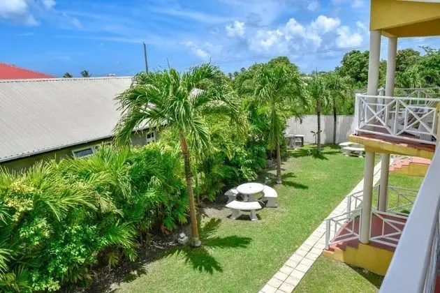 Two Bedroom Apartment With Pool Located in a Quiet Community
