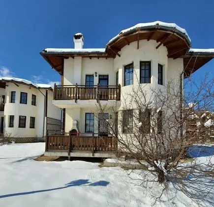 Two-bedroom Villa in the Beautiful Pinerose Resort