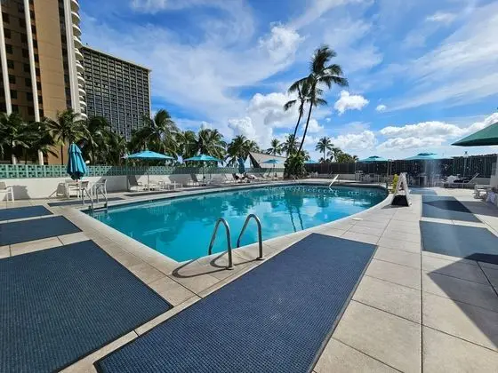 Two Bedroom Condo Overlooking Ala Wai Boat Harbor by Redawning - Havuz