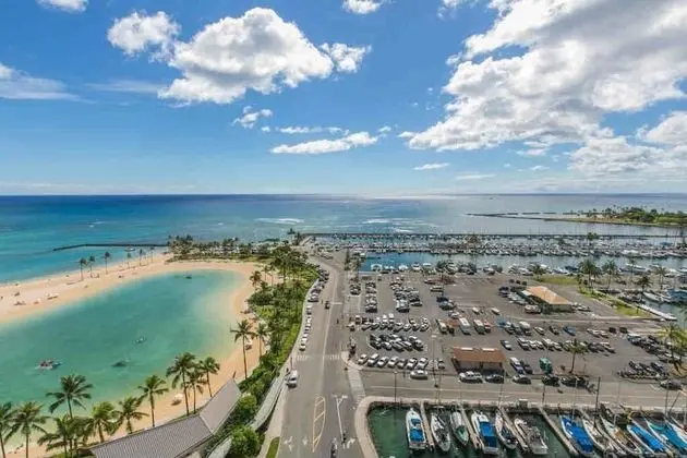 Two Bedroom Condo Overlooking Ala Wai Boat Harbor by Redawning - Plaj