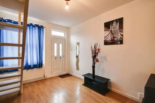 Two Bedroom Serviced Apartment - Lobi