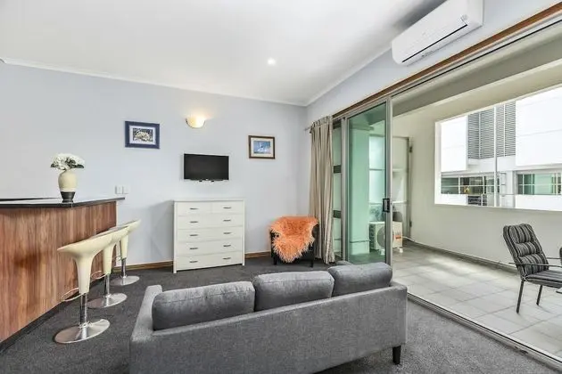 Two Bedroom Waterfront & City Apartment - İç Mekan