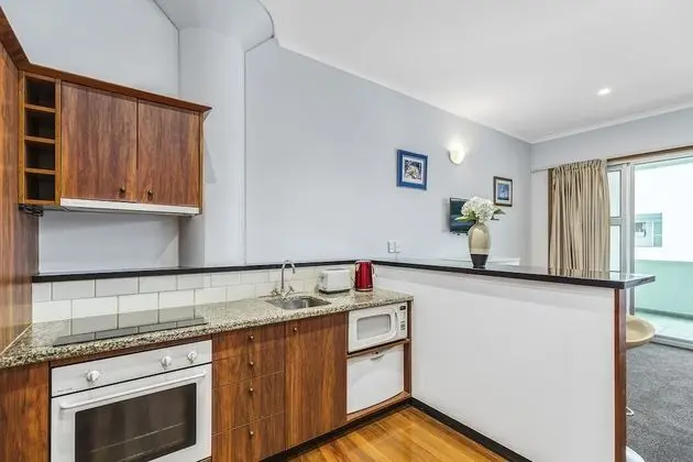 Two Bedroom Waterfront & City Apartment - Mutfak
