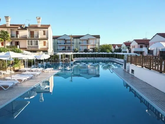 Two Bedrooms Apartment in Residence With Swimming Pool - Great Location - Havuz