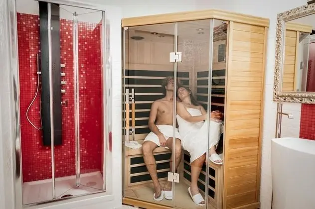 Two Chic Guesthouse - Spa