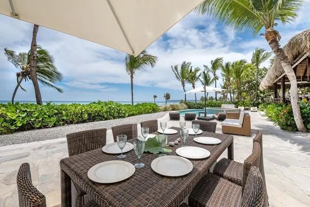 Two Ocean View Caleton Villas in CapCana - Yerinde Yemek