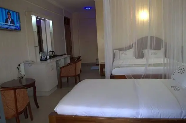 Two Oceans Hotel-Voi