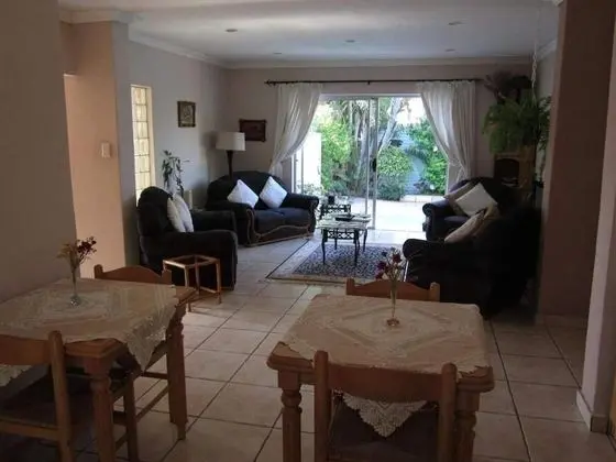 Two Owls Guest House - Lobi