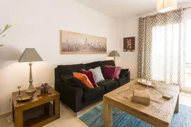 Two rooms Calm and sunny - Öne Çıkan Resim