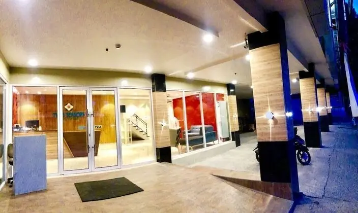 Two Seasons Executive Suites - Lobi