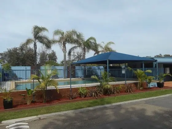 Two Shores Holiday Village - Havuz