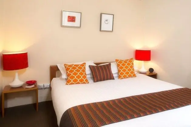 Twofourtwo Boutique Apartments - Oda