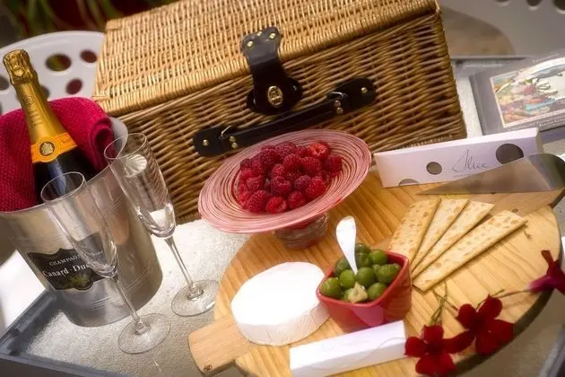 Twofourtwo Boutique Apartments - Yerinde Yemek
