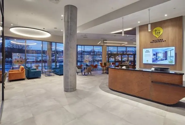 Ty Hotel Milford Waterfront - Lobi