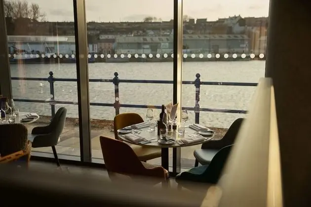 Ty Hotel Milford Waterfront - Yerinde Yemek