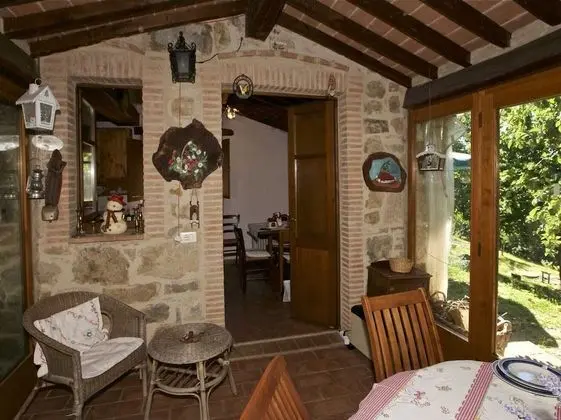 Typical Little Italian Property in the Middle of Fruit Trees - Oda Düzeni