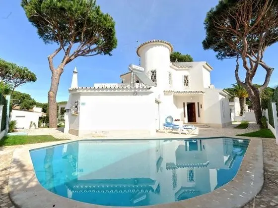 Villa in Typical Portuguese Style, Quiet Area of Vilamoura With Private Pool - Dış Mekan