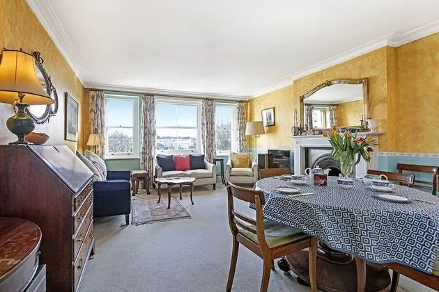 Typically English 2 Bedroom Apartment in Residential Area Near South Kensington - Oda Düzeni