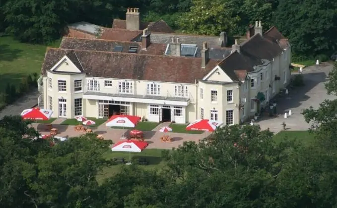 Tyrrells Ford Country Inn & Hotel