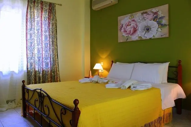 Tzaneria Apartments - Oda