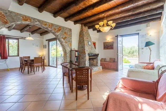 Villa Tzina Large Private Pool Walk to Beach A C Wifi Car Not Required - 1604 - Oda