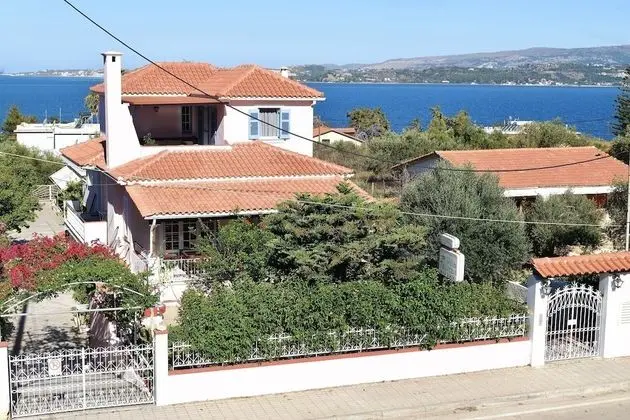 Tzivras Villa & Apartments