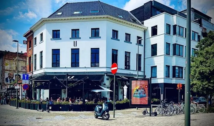 U Eat & Sleep Antwerp