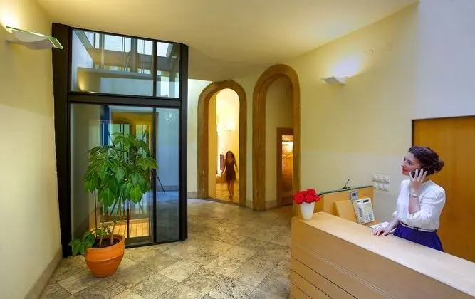 U Kapra Apartments - Lobi