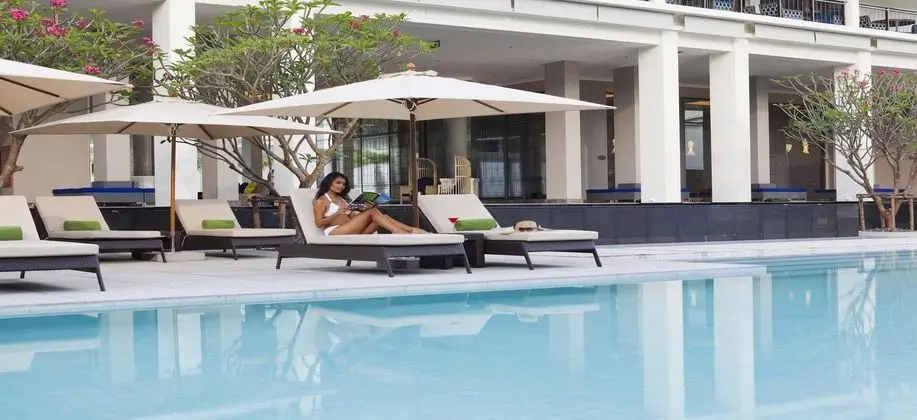 U Sathorn Bangkok Resort - Havuz
