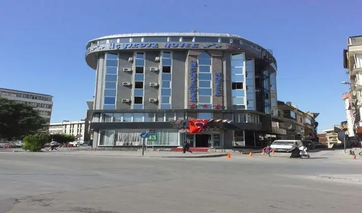 Üç Yıldız Hotel