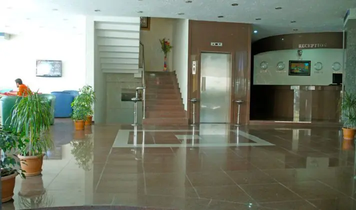 Üç Yıldız Hotel - Lobi