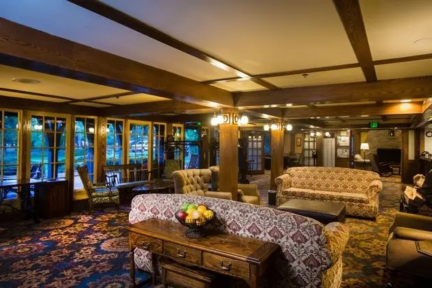 UCLA Lake Arrowhead Lodge - Lobi