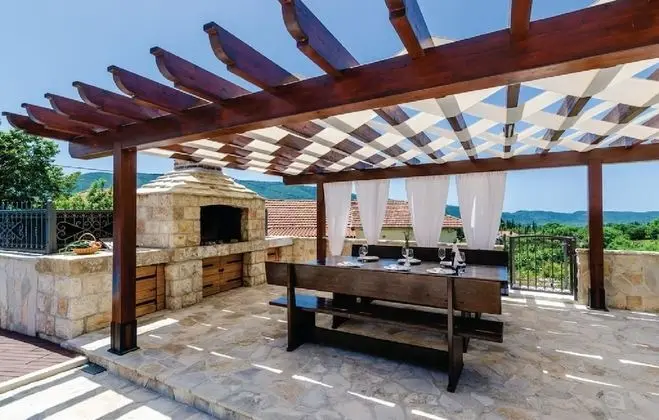 Villa Ucovic - Five-bedroom Villa With Terrace and Swimming Pool ID Direct Booker 4758